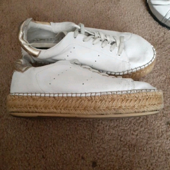 Steven Madden White and tan platforms - Picture 1 of 1
